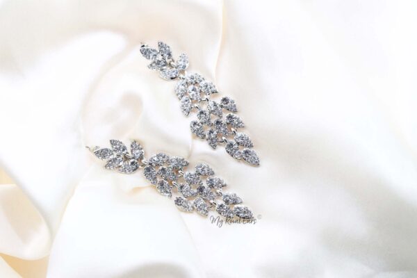 Q PHILIPPA - My Roial Ears LTD