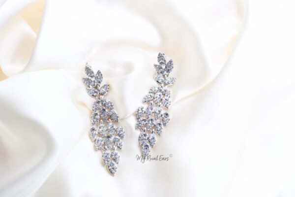 Q PHILIPPA - My Roial Ears LTD