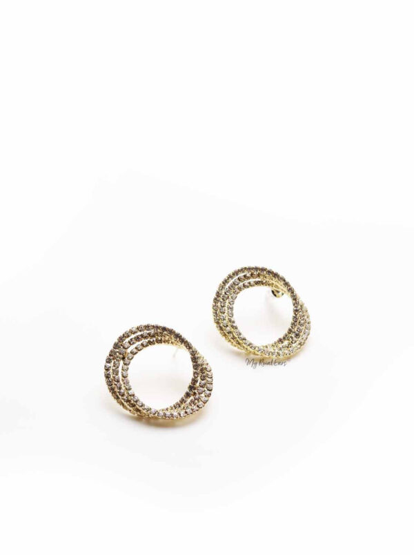 Chlo‘ M - My Roial Ears LTD
