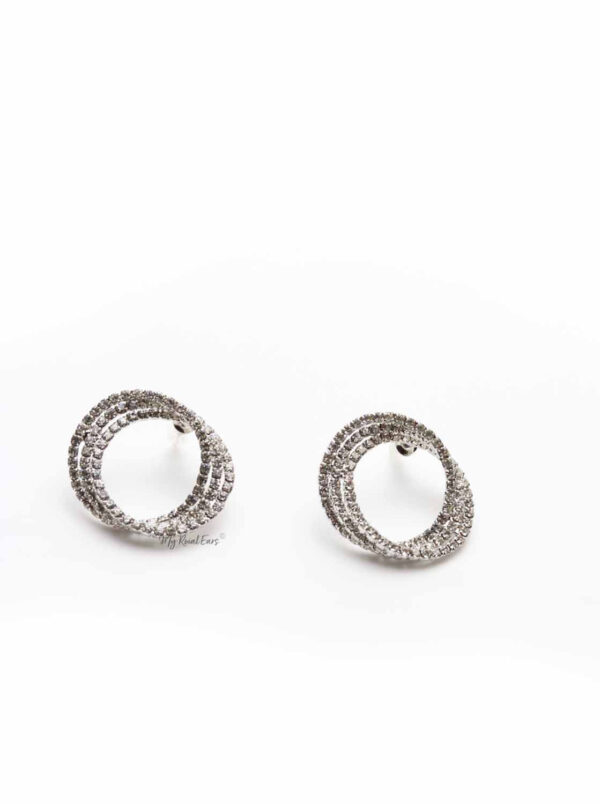 Chlo‘ M - My Roial Ears LTD