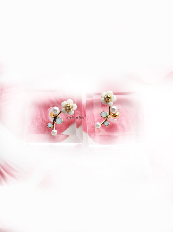 Edelweiss- Shell Pearl Flower Stud - My Roial Ears LTD