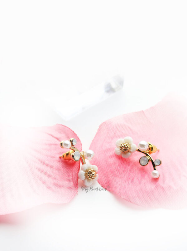 Edelweiss Silver-Shell Pearl Flower Stud - My Roial Ears LTD
