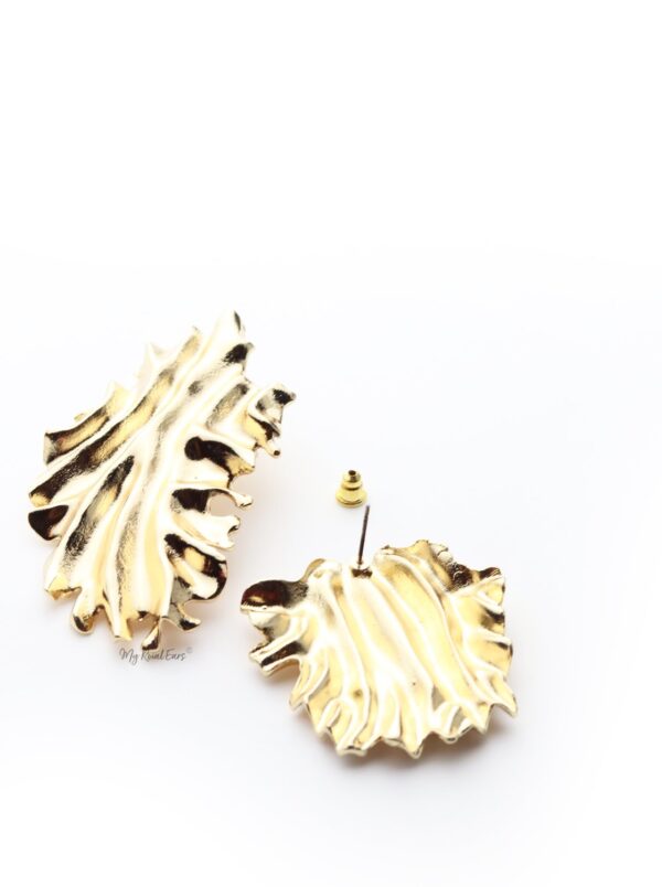 Catia-small and large striking wavy pattern statement stud - My Roial Ears LTD