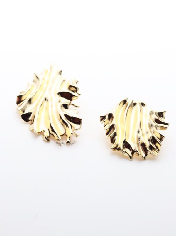 Catia-small and large striking wavy pattern statement stud - My Roial Ears LTD
