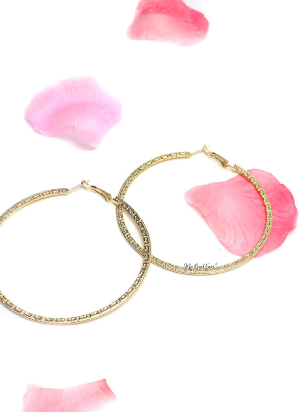 Diana- gold pattern hoop earrings - Image 3