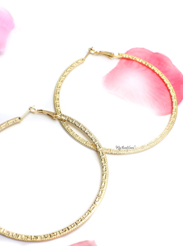 Diana- gold pattern hoop earrings - Image 2