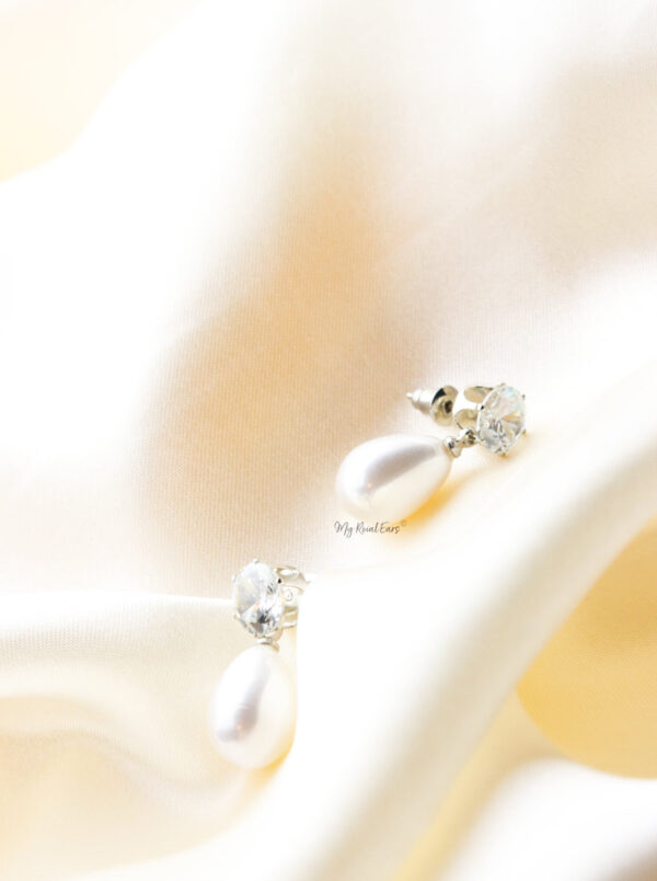 Q.Albertine-small bridal pearl earrings - Image 4