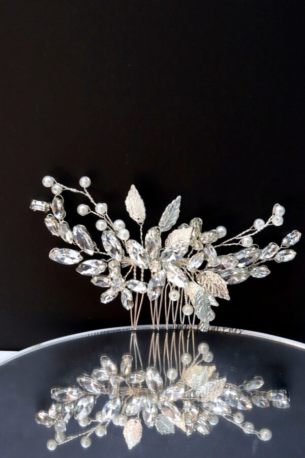 Queen Mumba-embellished bridal head comb