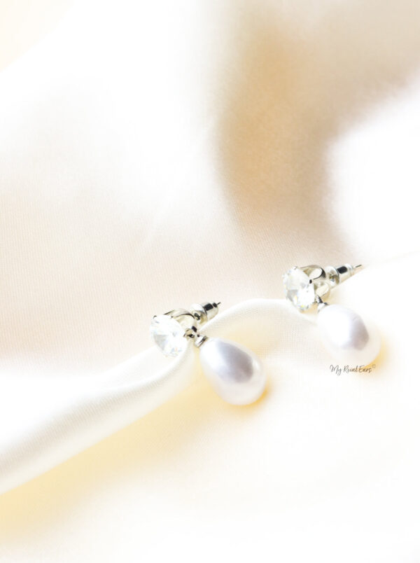 Q.Albertine-small bridal pearl earrings - Image 3