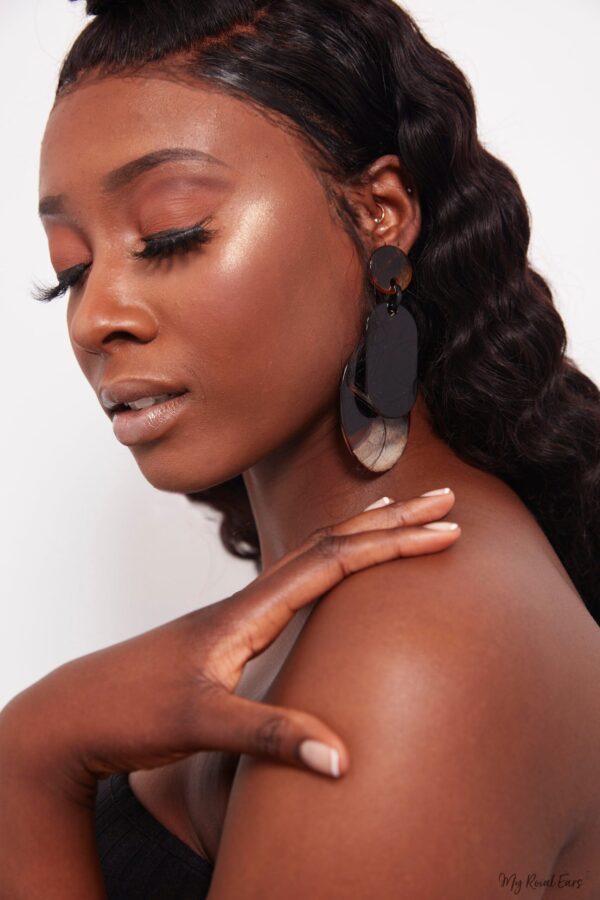 Etlingera-brown acrylic drop statement earrings - Image 2