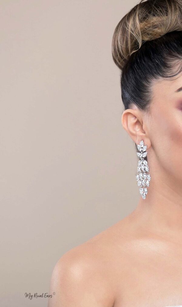 Q PHILIPPA - My Roial Ears LTD